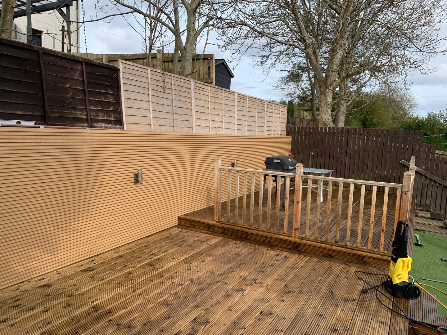 Customer photo review of Exterior Seamless Outdoor Panels 2.4m × 2.4m (16 Panels Per Pack) Multiple Colours