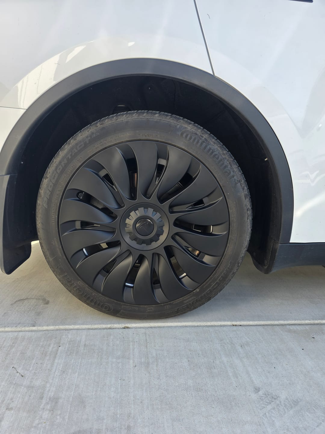 Customer photo review of TESPLUS 19'' Hurricane Style Wheel Cover for Model Y