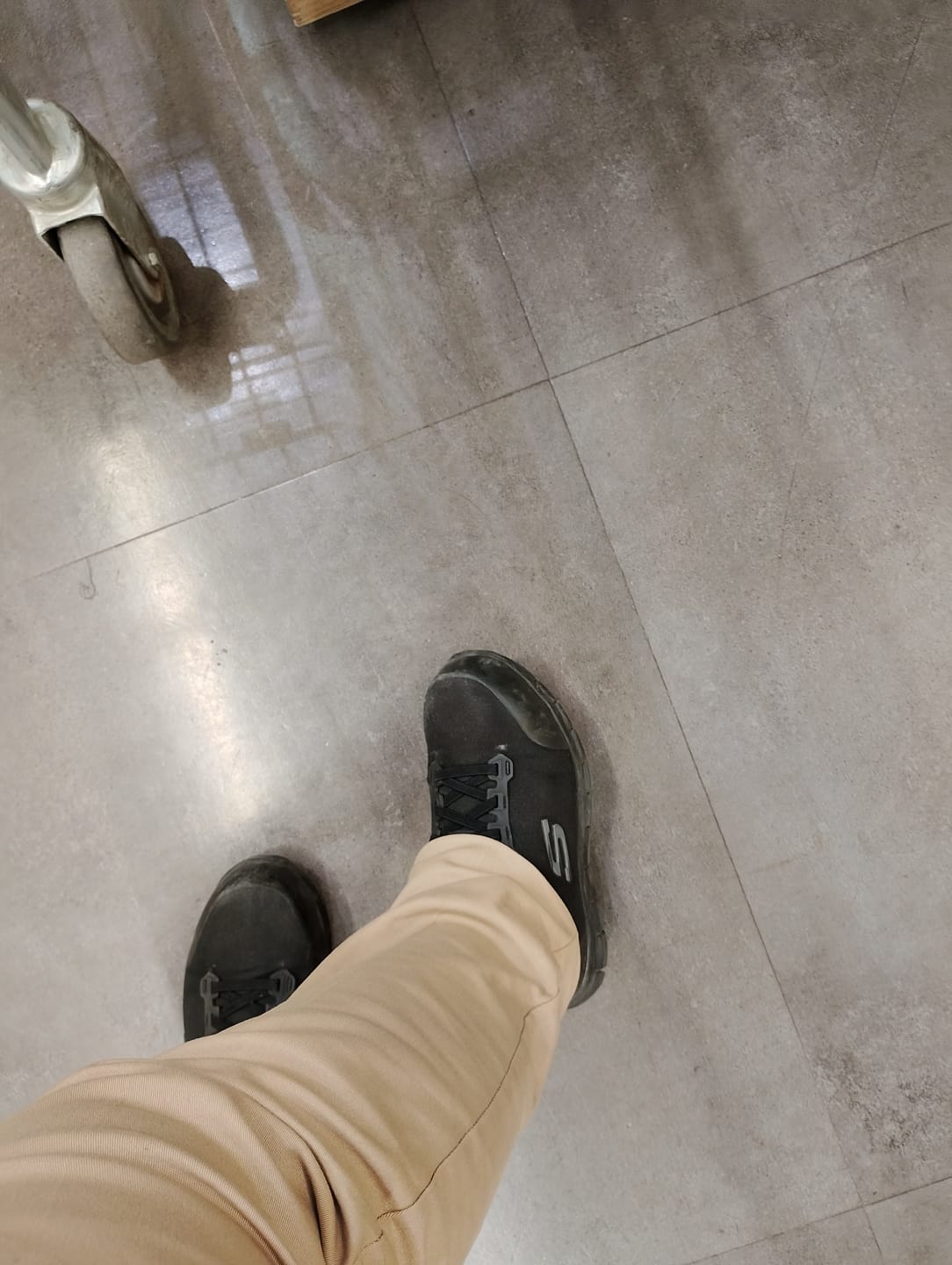 Customer photo review of Skechers Zapatilla Mujer Seguridad Irma