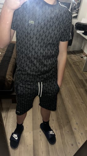 Recensione con foto di un cliente su Coordinati Lacoste: T-shirt + Pantaloncino