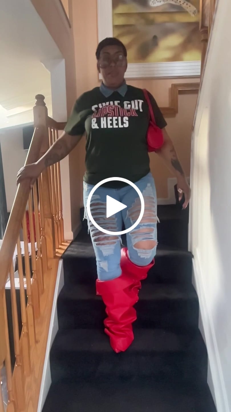 Customer video review of Pixie Cut, Lipsitck, & Heels Tshirt