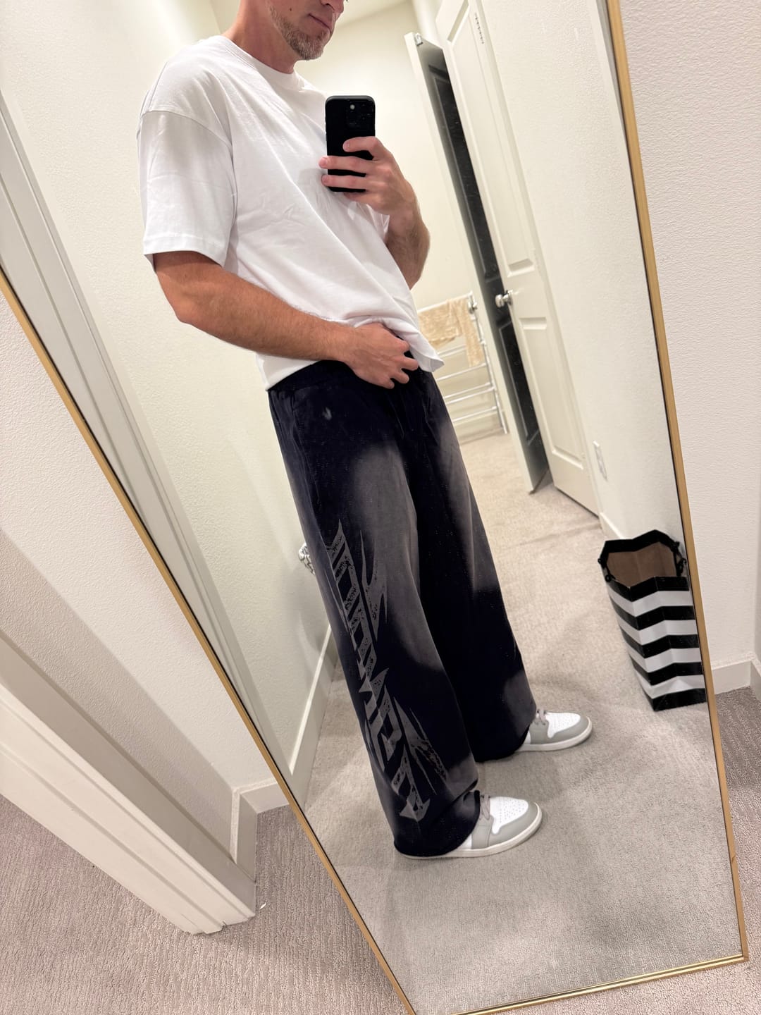 Customer photo review of 2144 - Shadow Sweats