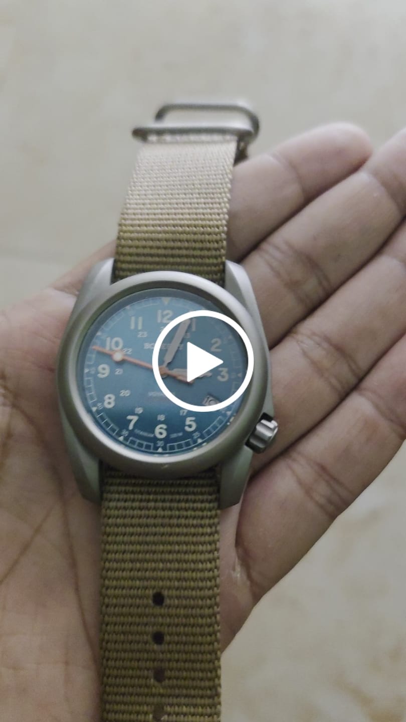 Customer video review of VOYAGER - 100M Waterproof Titanium Automatic Field Watch | Peacock Green