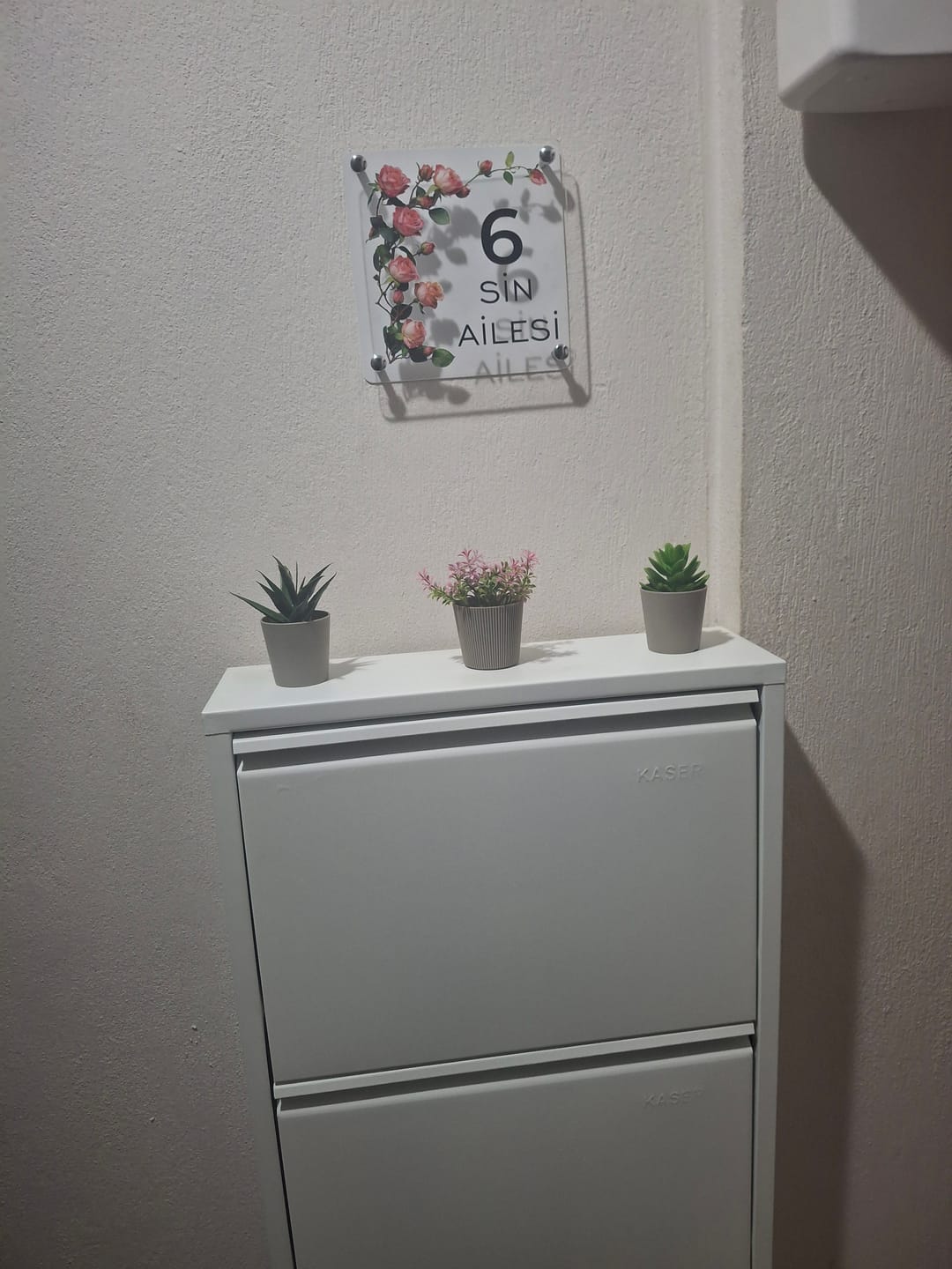Customer photo review of Kişiye Özel Pembe Gül Dallı Kapı İsimliği