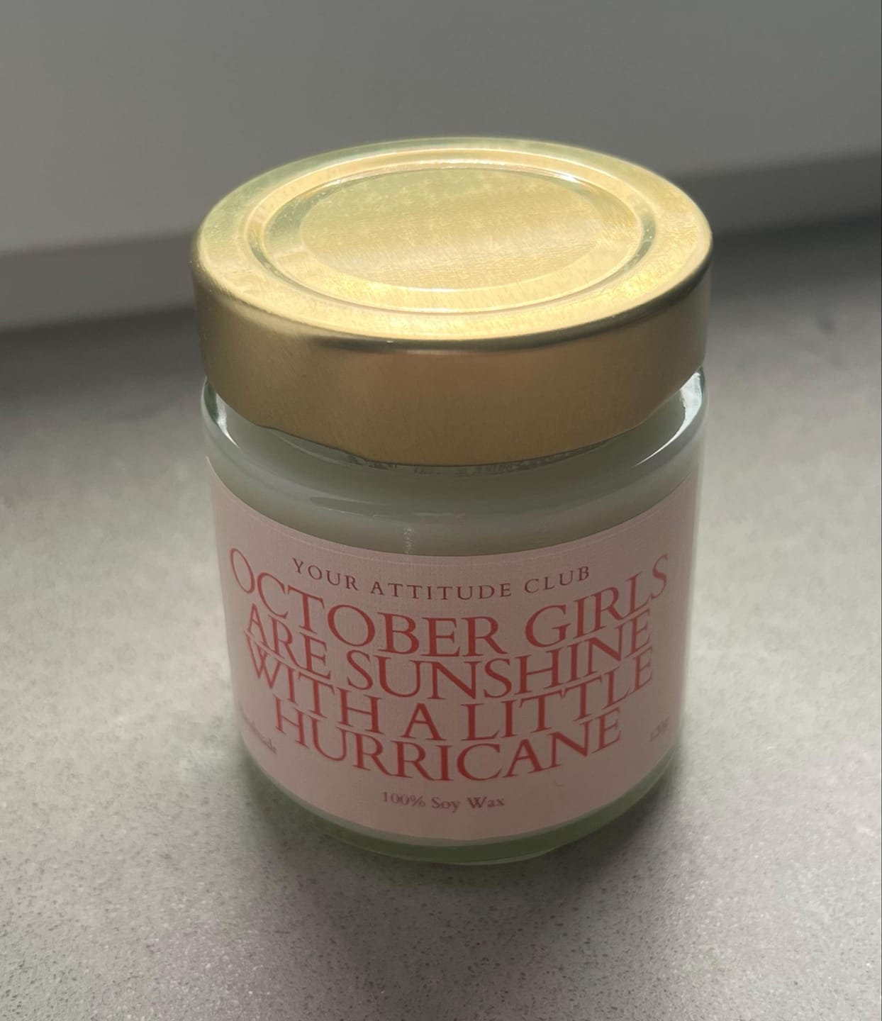 Customer photo review of October Girls Are Sunshine With a Little Hurricane – Personalisierte Geburtstagskerze 120ml, Geschenk für Frauen im Oktober, Duftkerze mit E