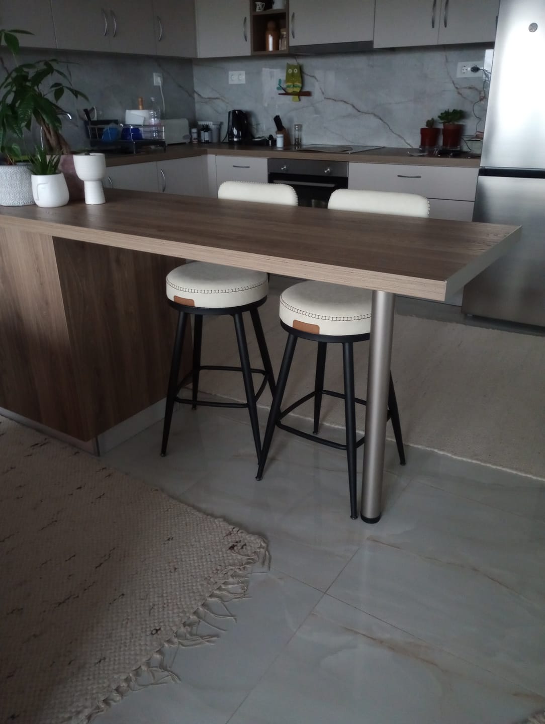 Customer photo review of Σκαμπό για Πάσο Κουζίνας Σετ 2 τεμ. και για Μπαρ Περιστρεφόμενα Άνετο Σταθερό EKHO Ύψους Καθίσματος 65 εκ LB-C089W01