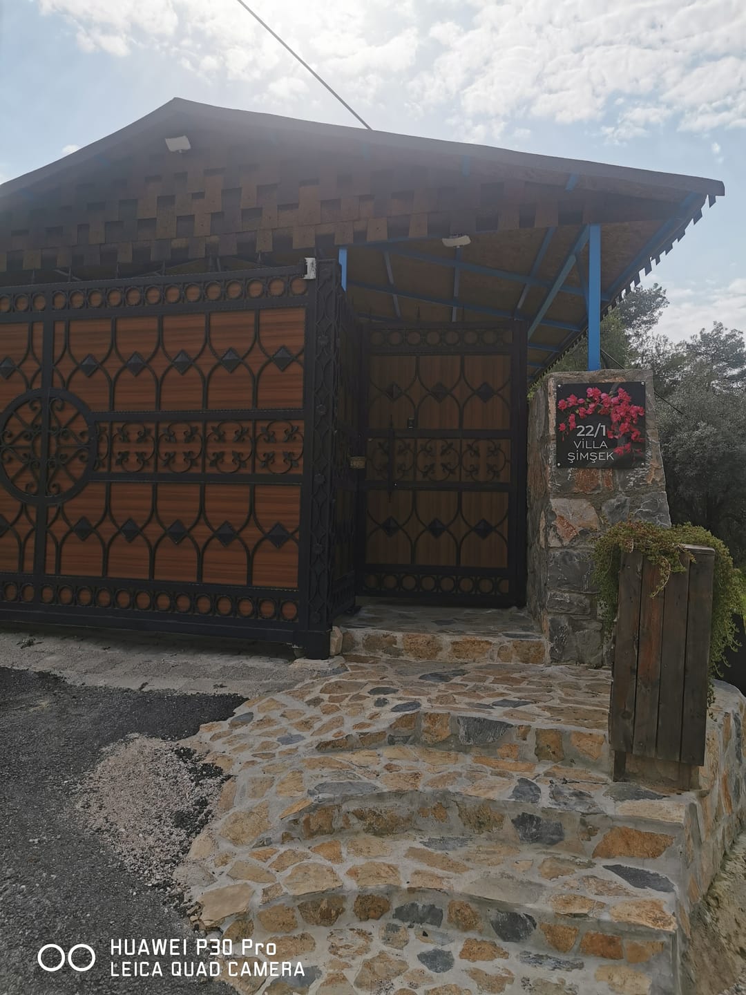 Customer photo review of Kişiye Özel Begonvil Çiçekli Kapı İsimliği