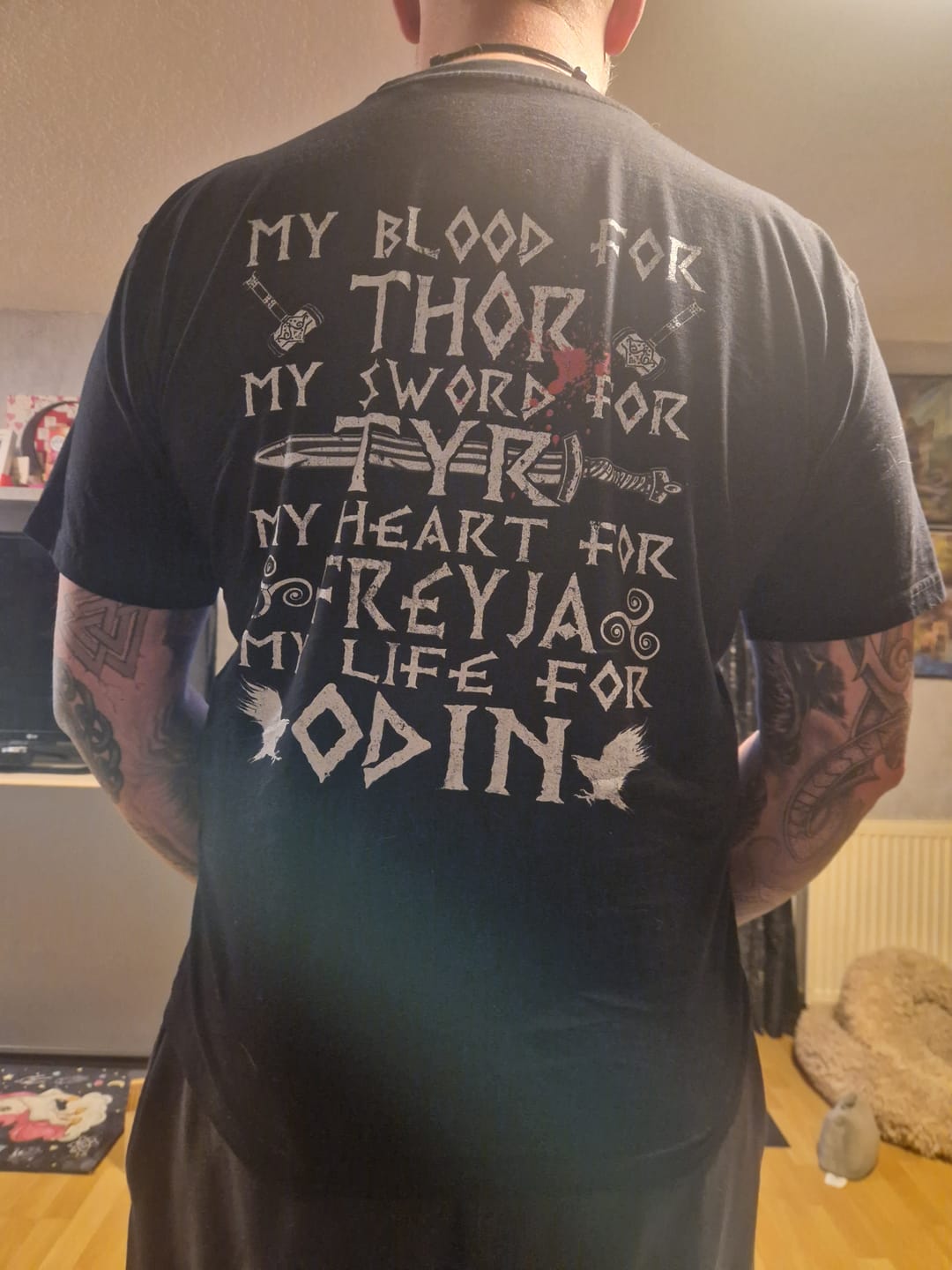 Customer photo review of Wikinger Premiumshirt Backprint Wikinger Treue.