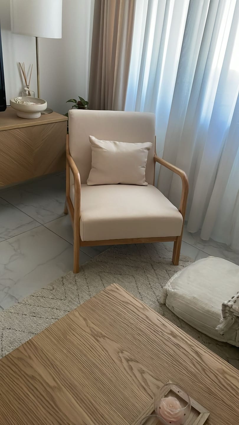 Customer photo review of OHAMA - Fauteuil de salon en bois massif et tissu beige