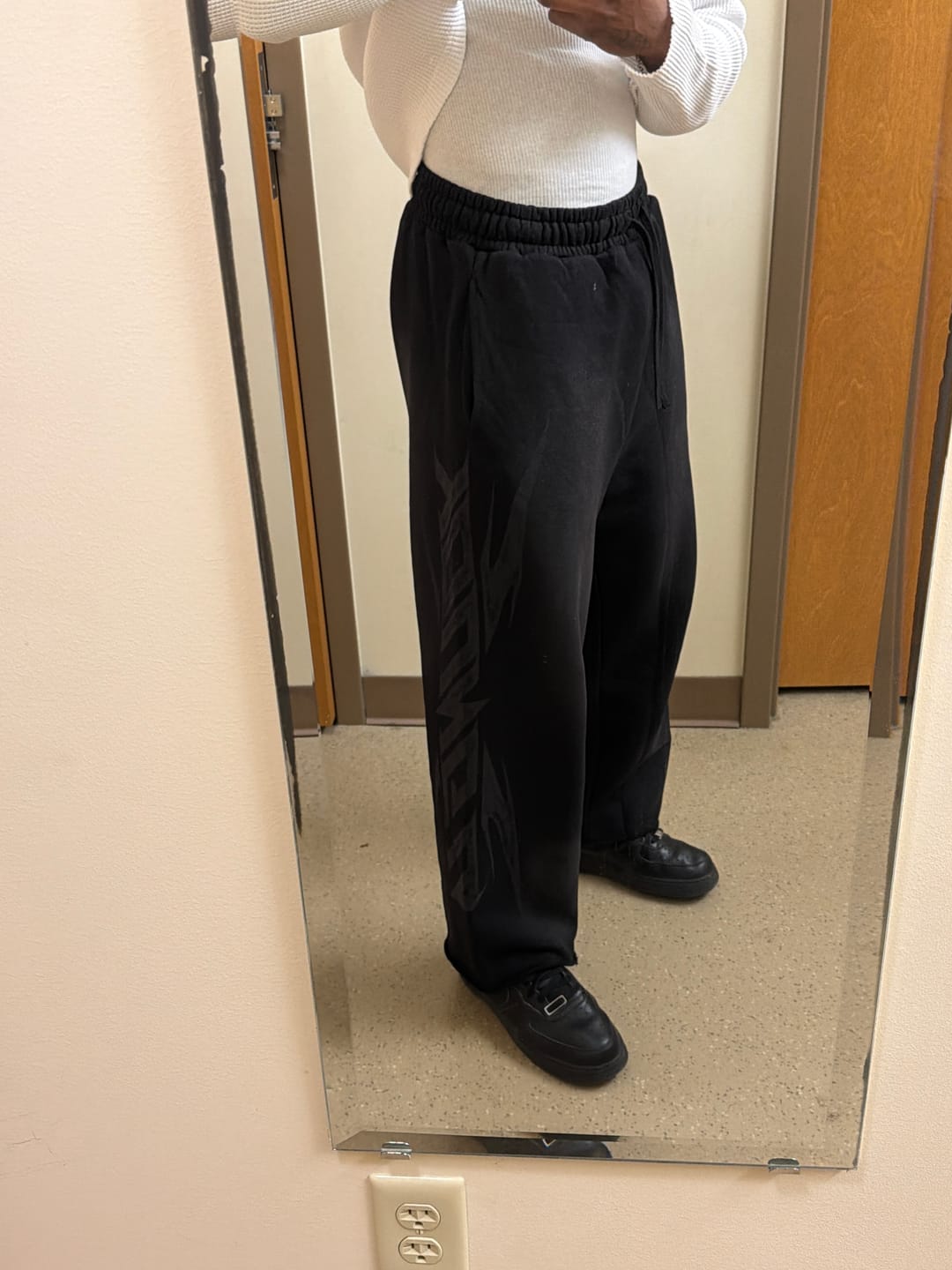 Customer photo review of 2144 - Shadow Sweats