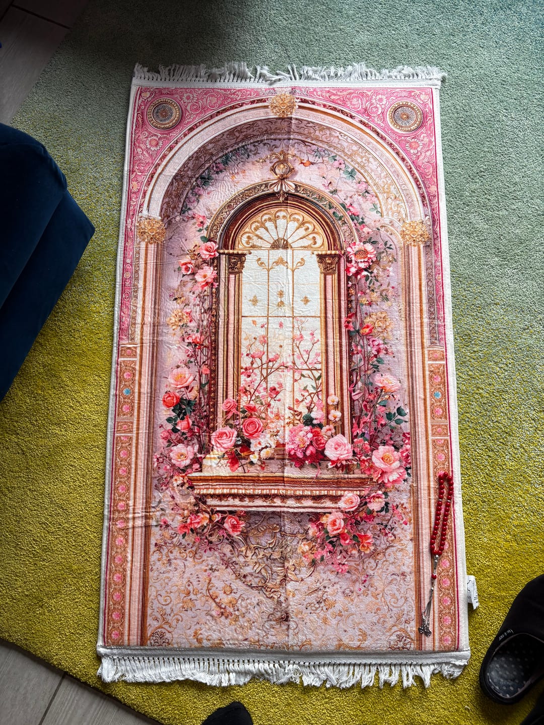 Customer photo review of Obscura Rosy Padded Prayer Mat