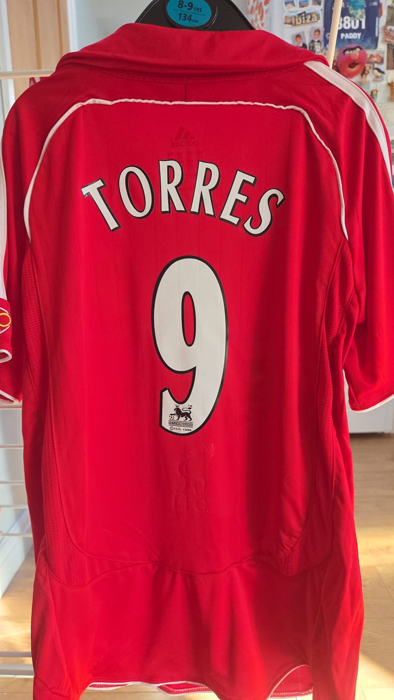 Customer photo review of Fernando Torres 9 - Liverpool FC 2007/08 Kids Kit Jersey KinderTrikot Maillot Enfant Soccer Shirt
