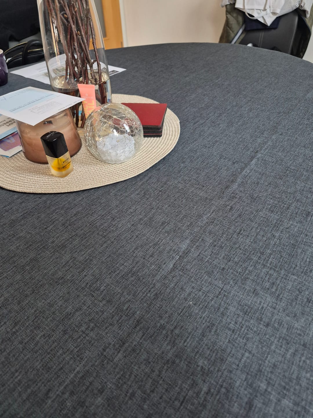 Customer photo review of Leinen Optik Tischdecke oval / rund dunkelgrau