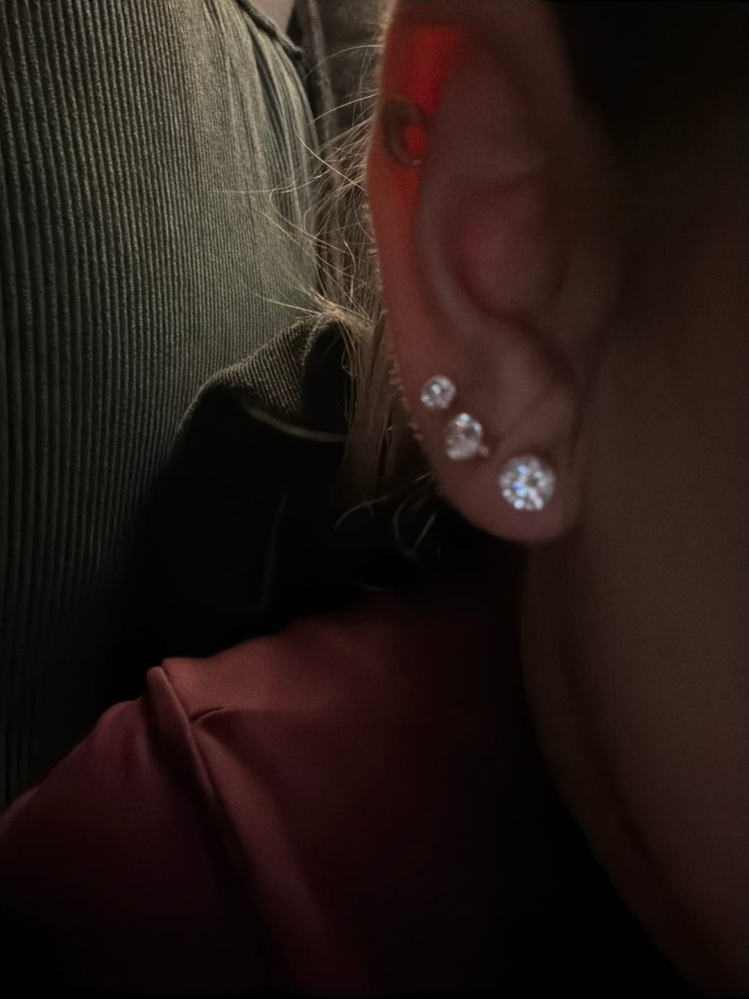 Customer photo review of Round Dainty Ohrstecker Set 18K Vergoldet