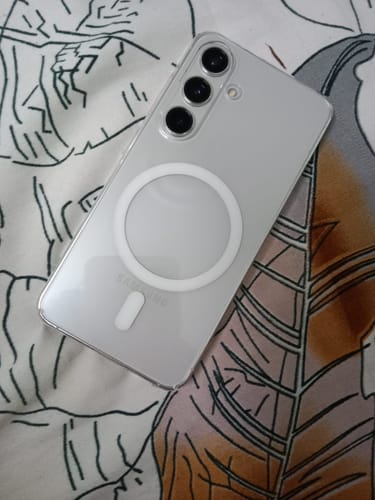 Customer photo review of Anti Yellow Magsafe Clear Case Samsung - Galaxy S24