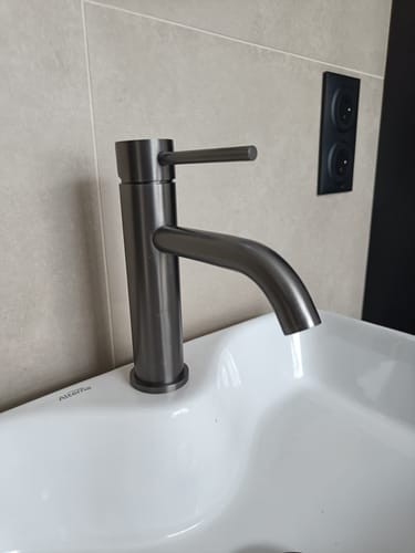 Customer photo review of Mitigeur de salle de bain gris brossé