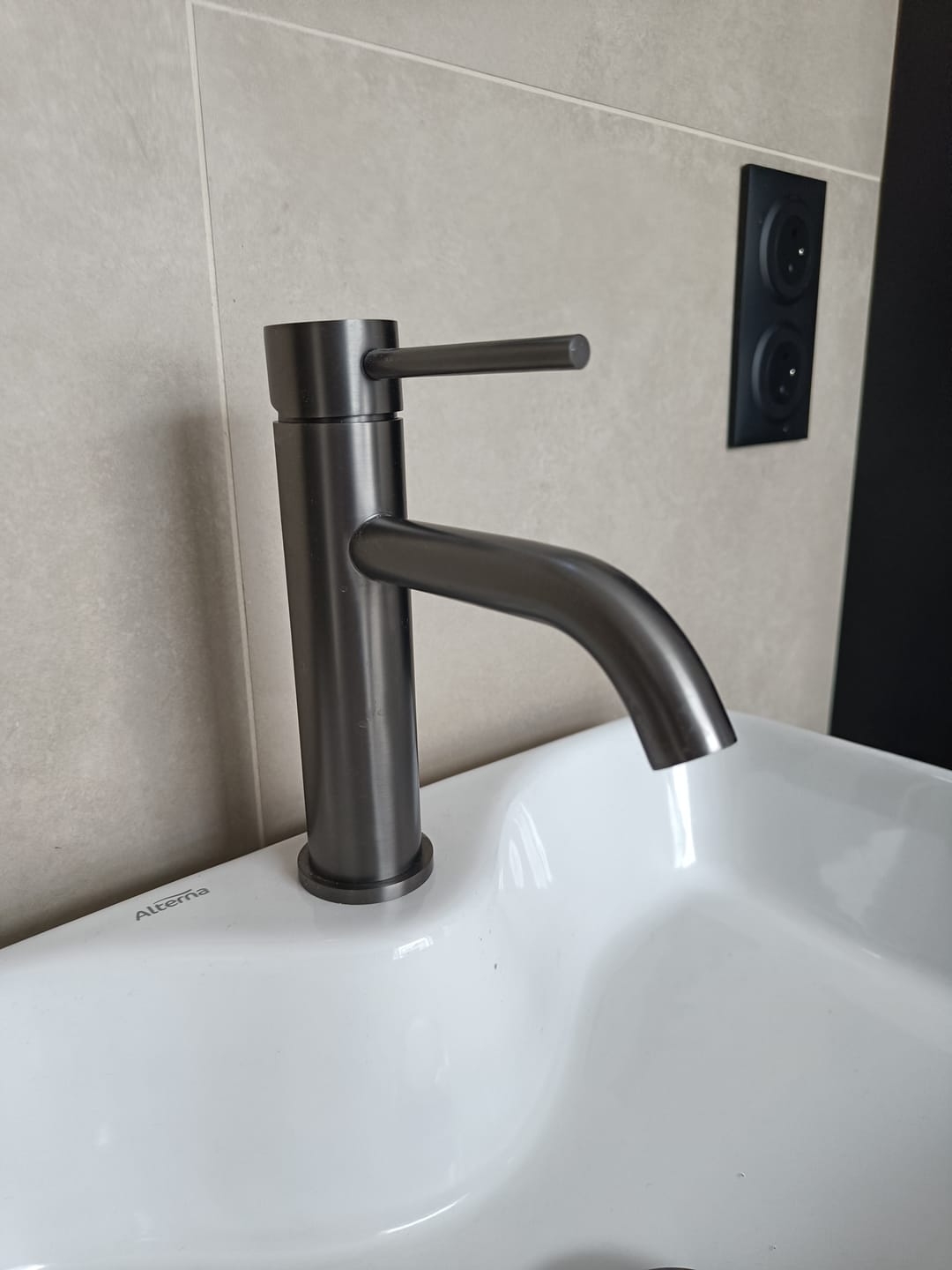 Customer photo review of Mitigeur de salle de bain gris brossé