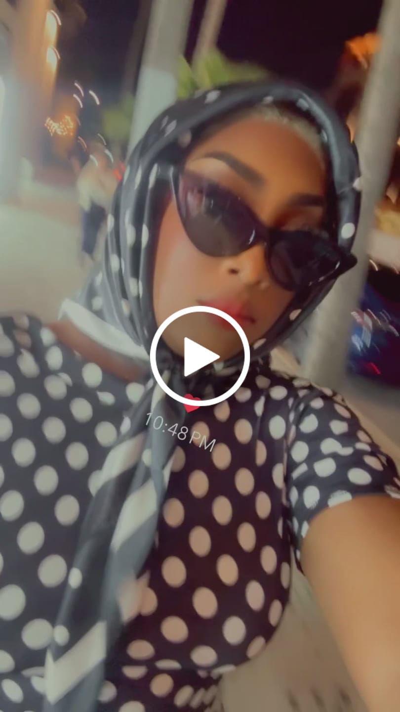 Customer video review of Sanity Capri