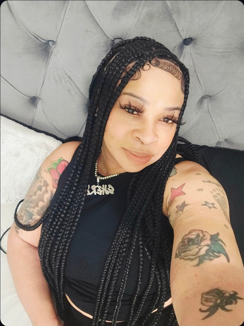 Customer photo review of Medium Knotless Braid, Swiss Full Lace, Black Color, 32 Inches, Glueless