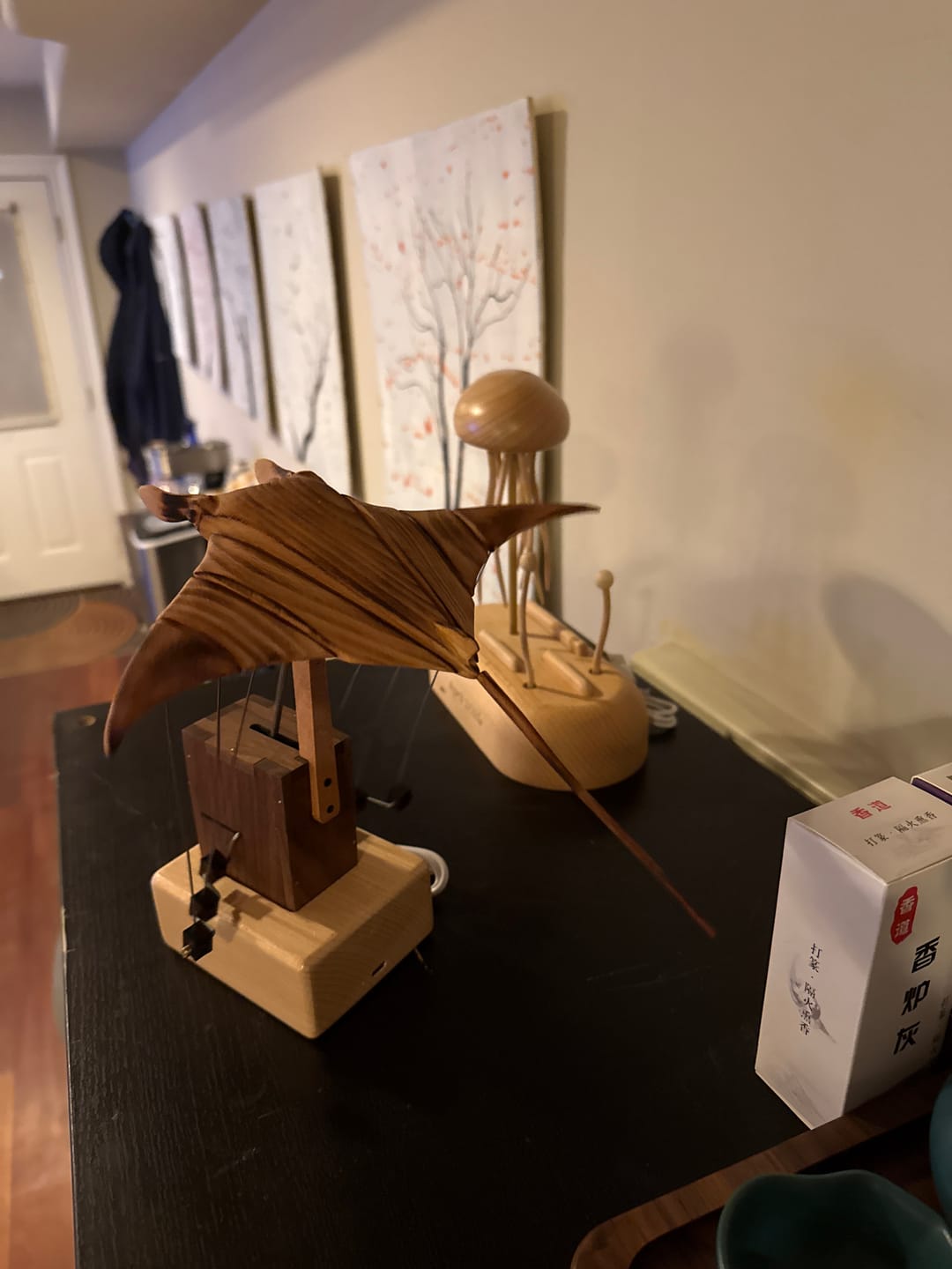 Customer photo review of MarinerPoet™ Handcrafted Wooden Manta Ray Automaton
