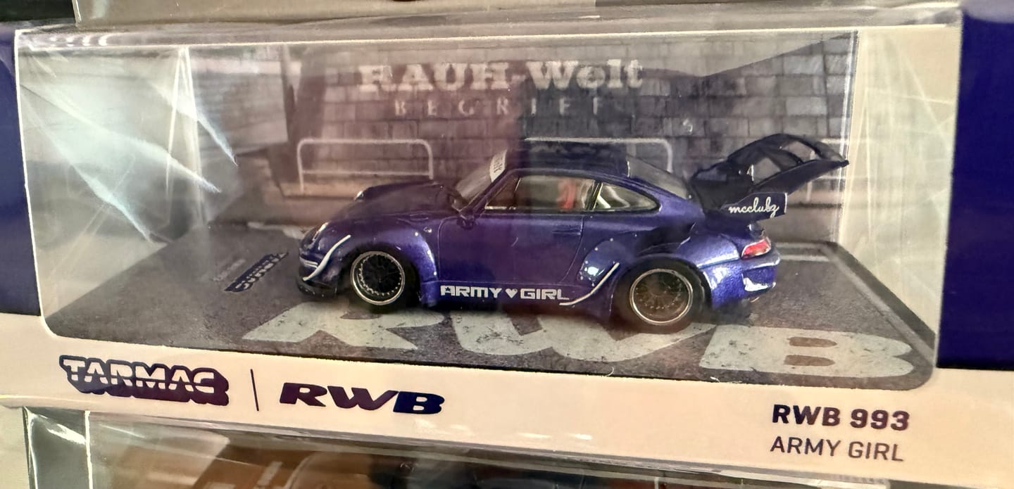 Customer photo review of Tarmac Works 1:64 RWB 993 ARMY GIRL T64-TL017-AG