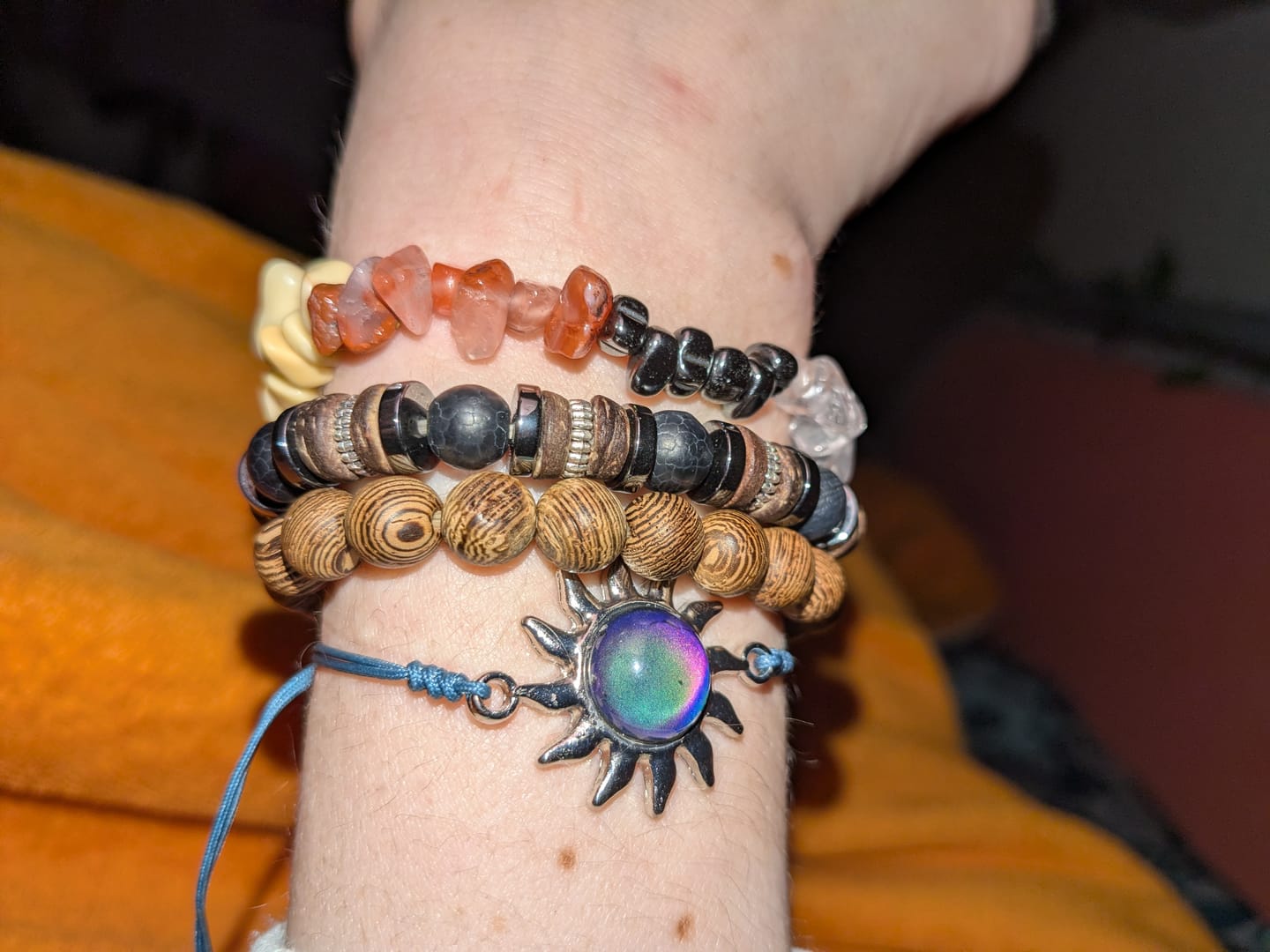 Customer photo review of Chakra-Armband – 7-Stein Edelsteinarmband zur Energiebalance