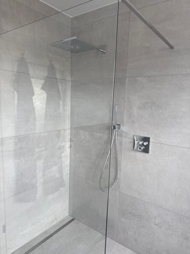 Customer photo review of SONNI Walk In/ Begehbare Dusche Duschabtrennung Duschwand Nano Klarglas Glasstärke 8mm Breite 70-120cm