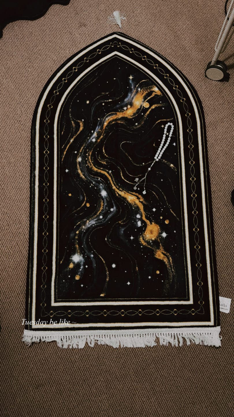 Customer photo review of Cosmic Gold Padded Prayer Mat