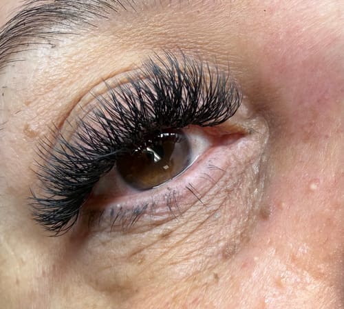 Customer photo review of Mixed W Lashes (36 rows)