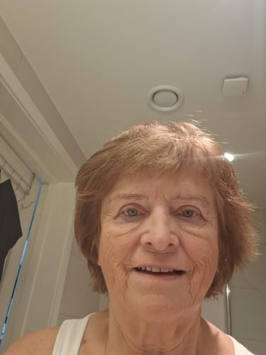 Customer photo review of Premium Pro-age Mascara for tynne vipper