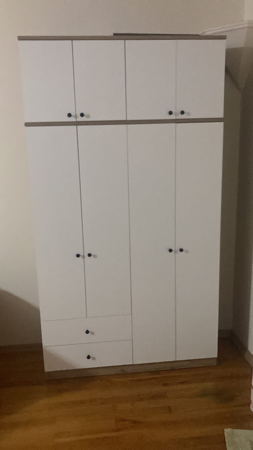Customer photo review of Rani BA121 Geniş Gardırop Elbise Dolabı 8 Kapaklı 2 Çekmeceli 1 Raflı 2 Askılı Sepet Ceviz - Beyaz