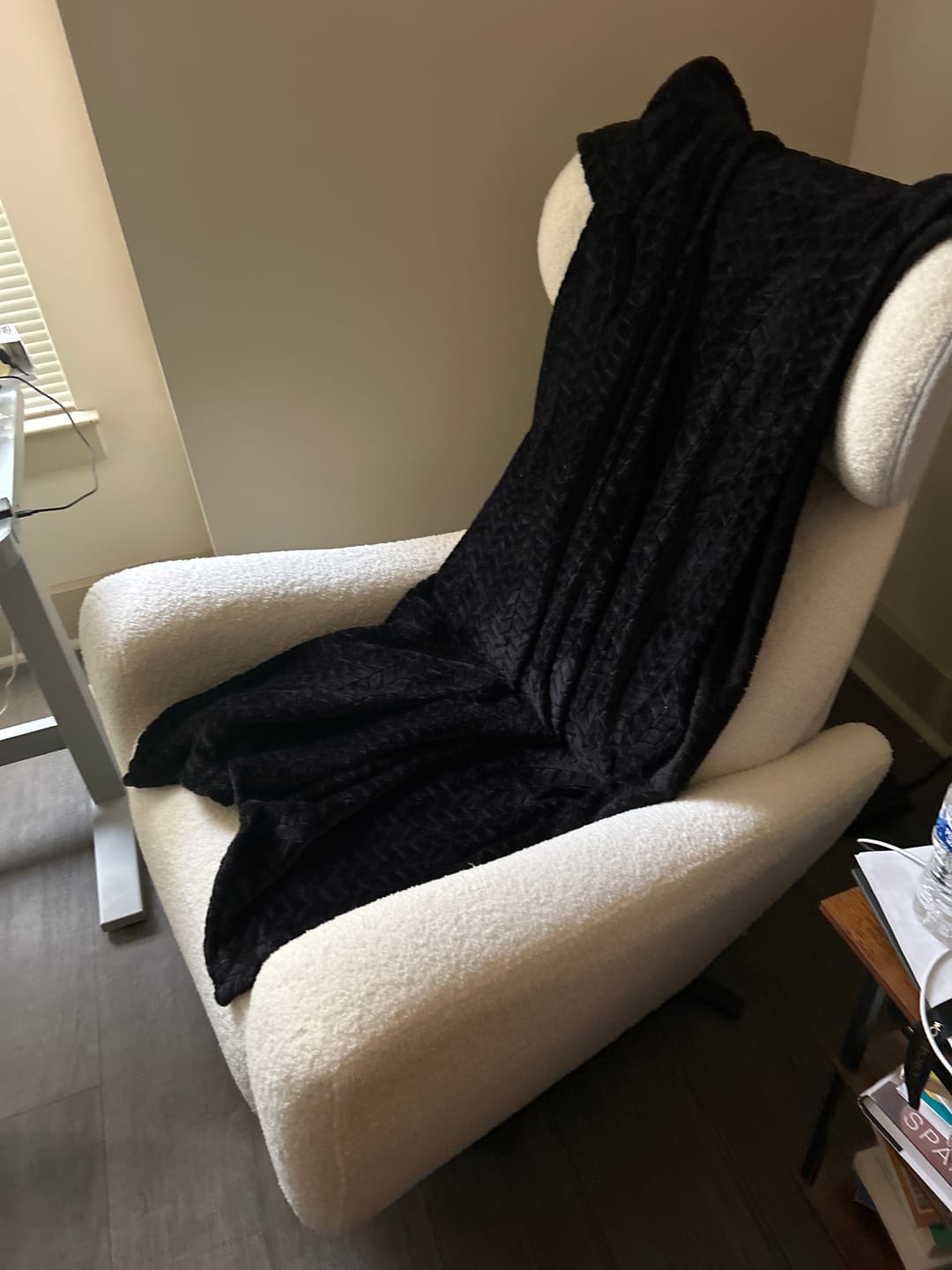 Customer photo review of Single Power Zero Gravity Recliner Chair – White-Gray