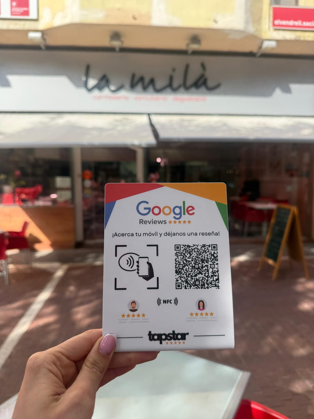 Customer photo review of Expositor Reseñas Google NFC y QR