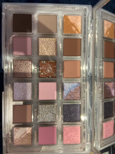 Customer photo review of Huda Beauty Eyeshadow Palette Rose Quartez