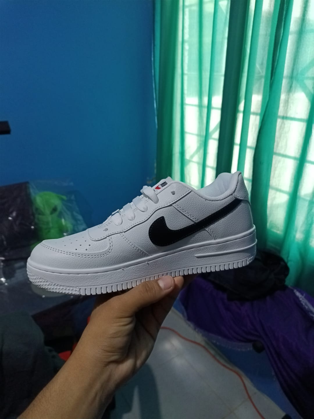 Customer photo review of Tenis 270 Blanco Negro