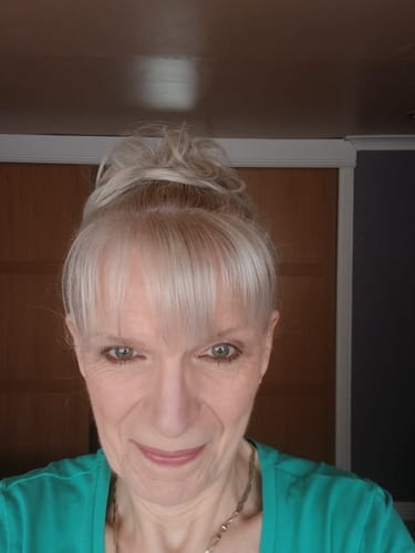 Reviewer wearing the Stranded Bun Duo in Ash Moon, styled as a neat high bun.