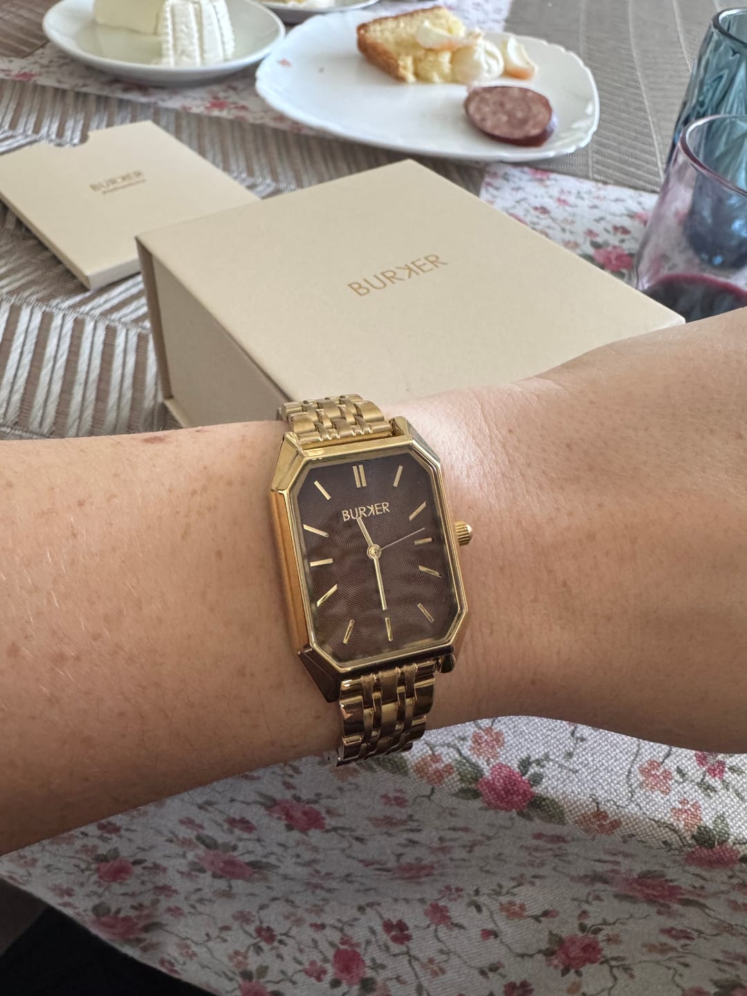 Customer photo review of Isabell Gold Brown