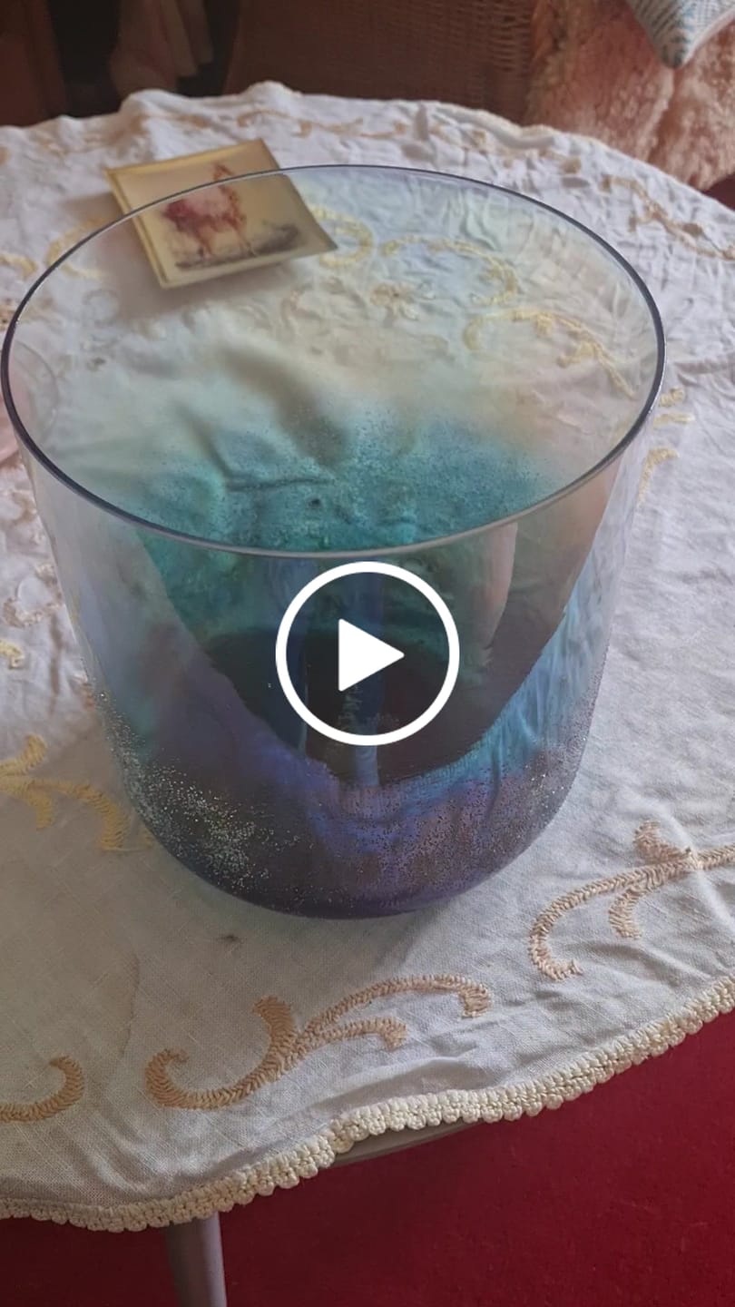 Customer video review of Kristallklangschale FROSCH KRAFTTIER X SMARAGD 432 Hz - 18 cm | AkashaBowls® kp