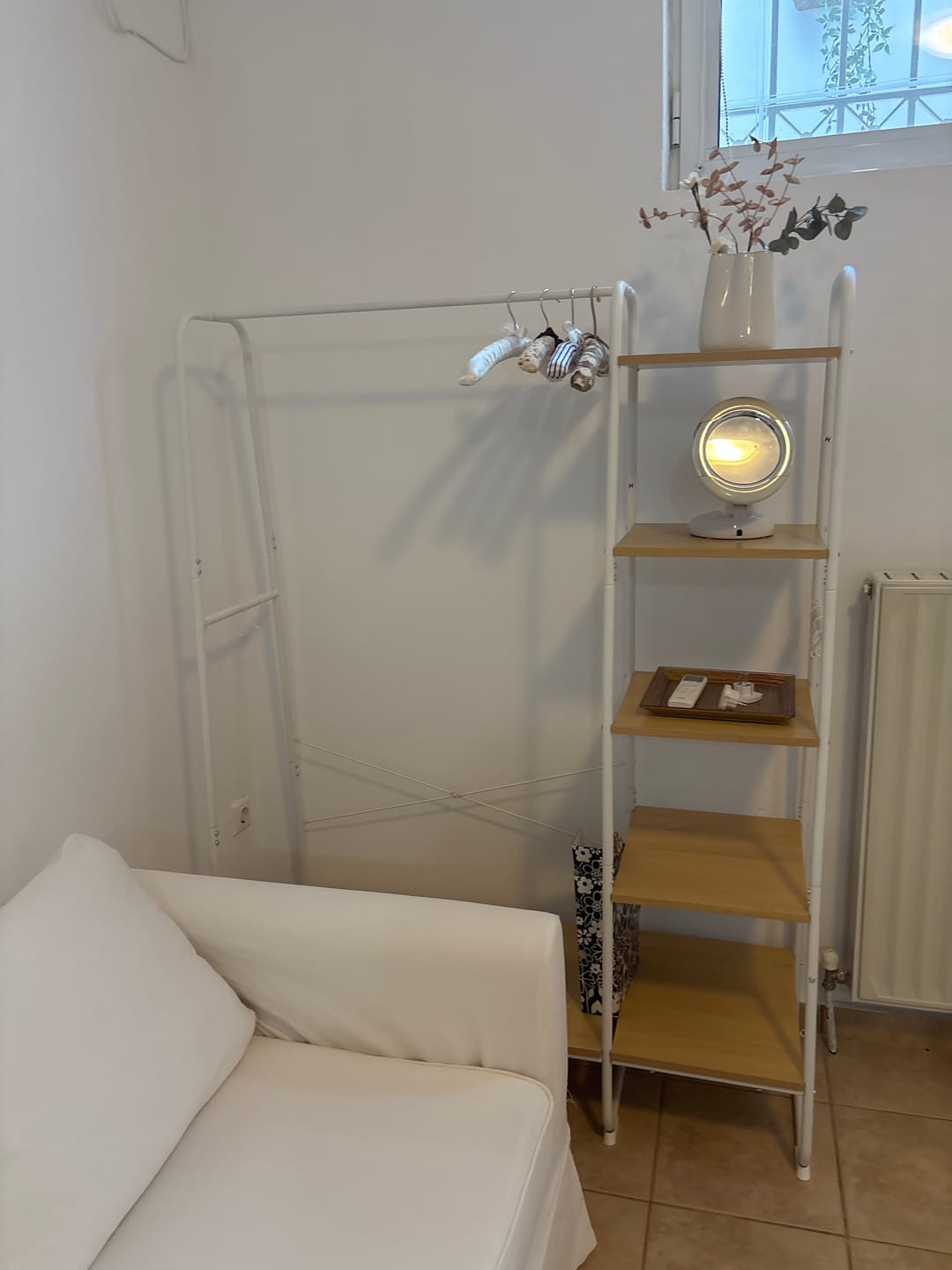 Customer photo review of Κρεμάστρα Ρούχων Ανοιχτή Ντουλάπα Σταντ Ρούχων Ράφι Κρεβατοκάμαρας Διάφορα Χρώματα RG-R116W09