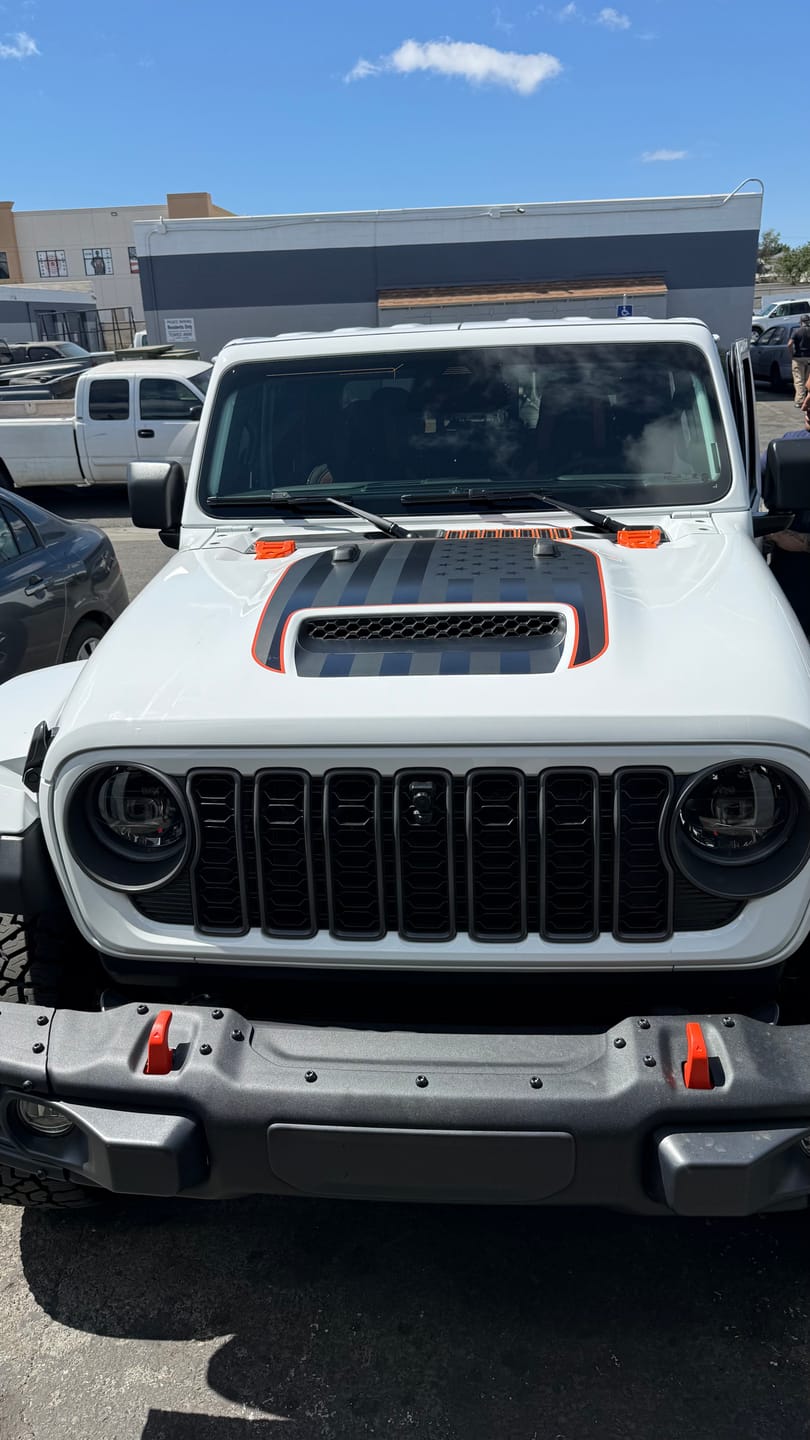 Customer photo review of Hood Graphic for Gladiator MOJAVE | Black Flag