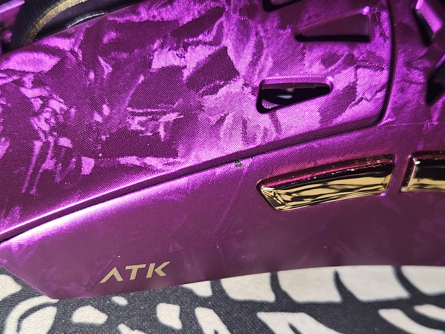 Customer photo review of ATK Blazing Sky Ghost Karbon Fiber Wireless Mouse