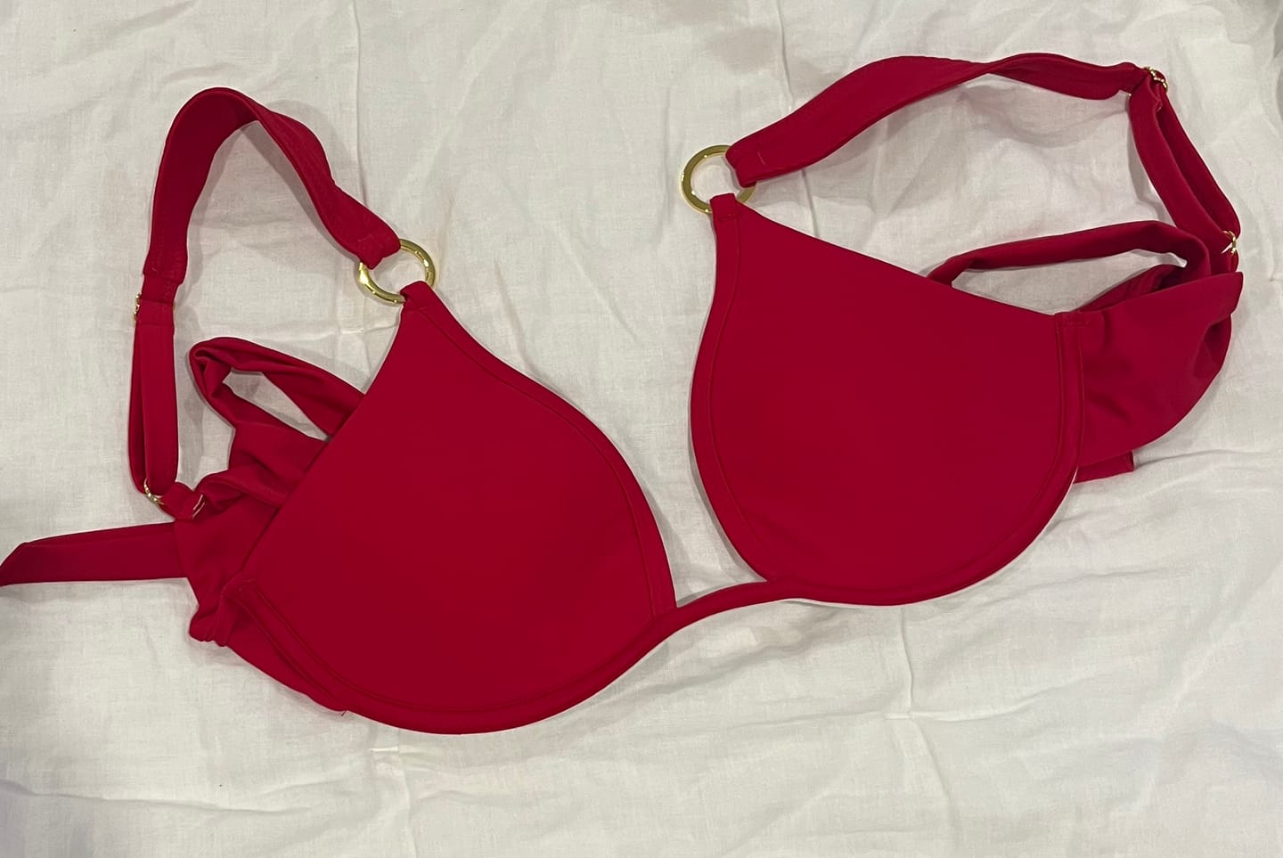 Customer photo review of GENEVIEVE Scarlet Red Curvy Underwire Triangle Top