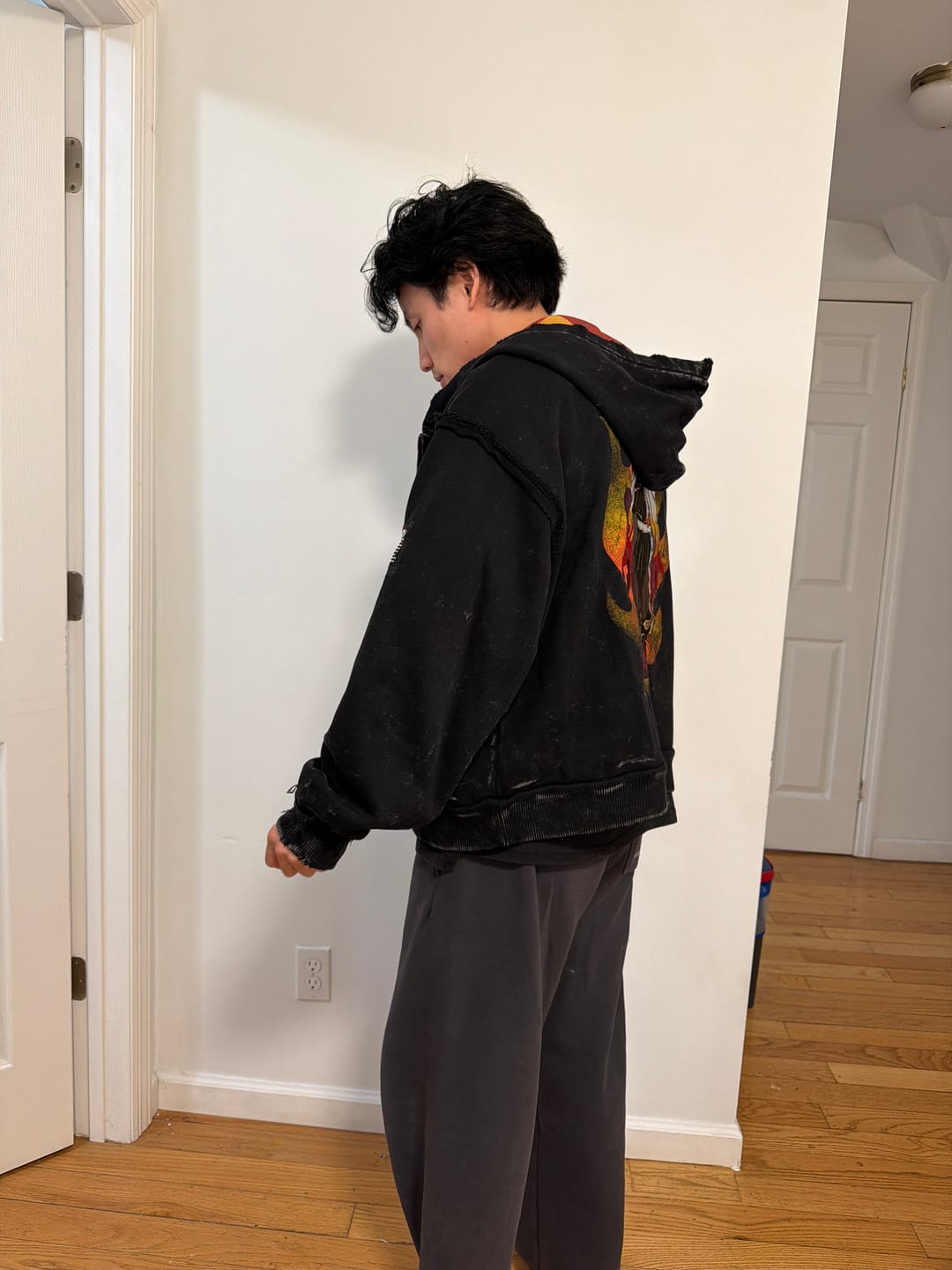 Customer photo review of 2153 - Demon Slayer: Kimetsu no Yaiba - Sweats