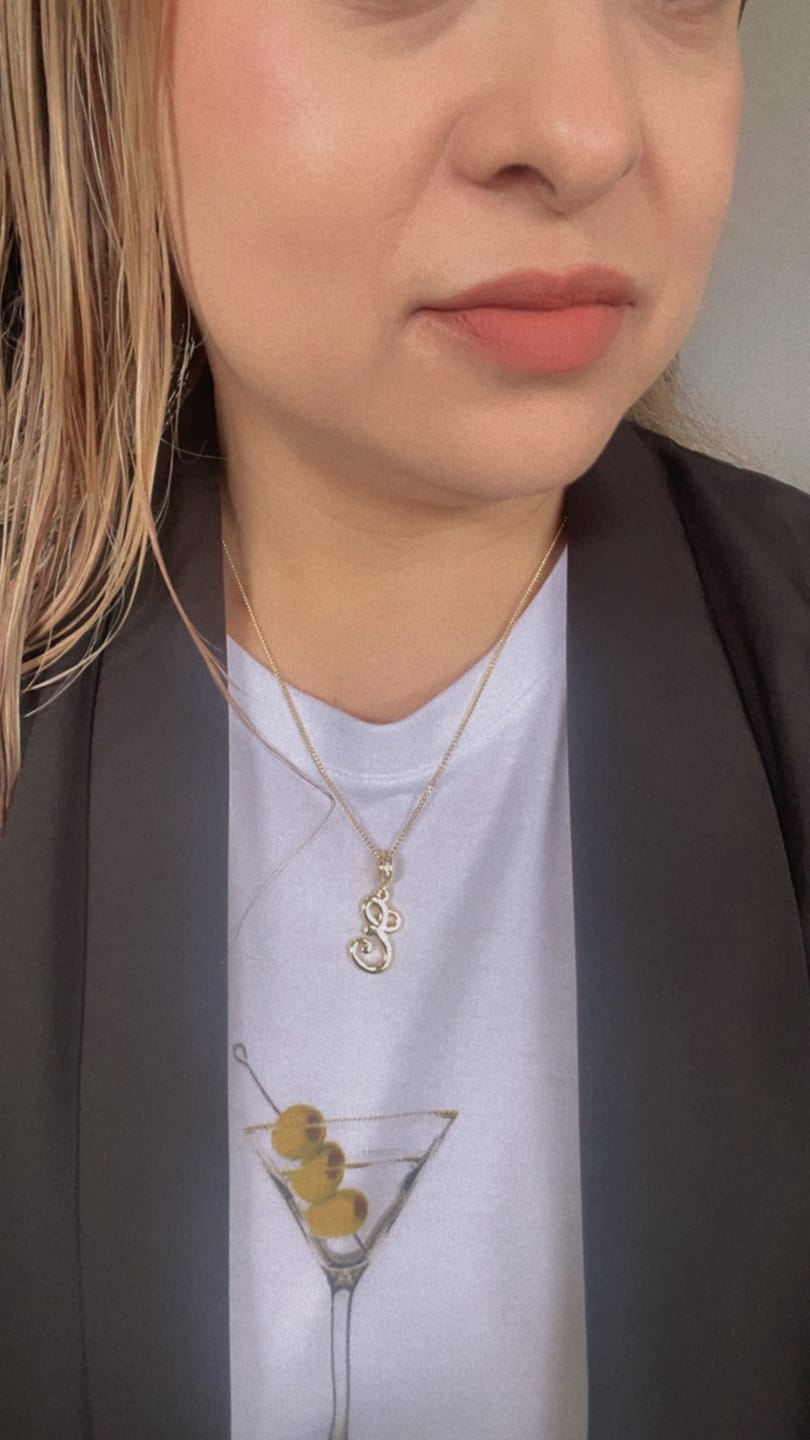 Customer photo review of Collar Inicial Cursiva