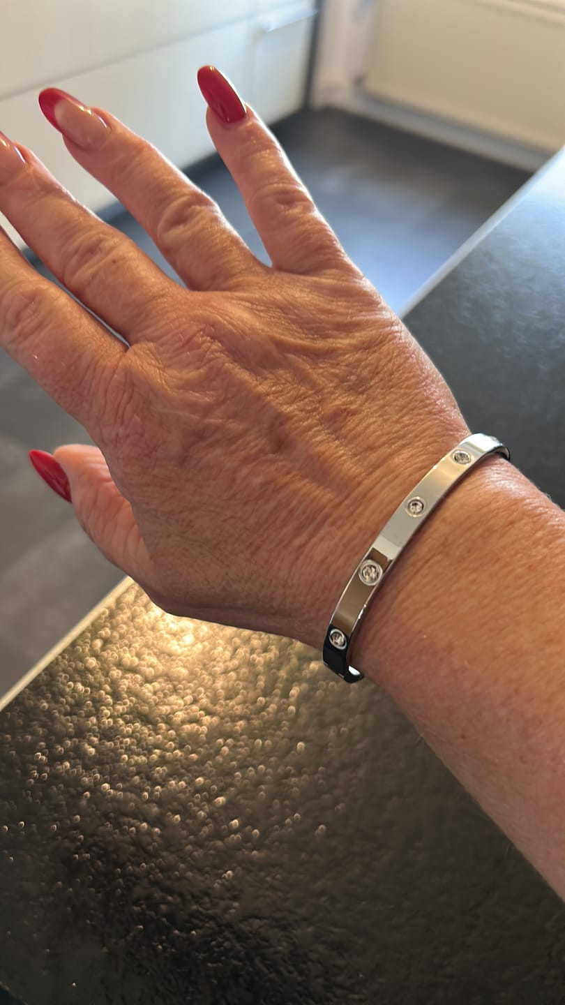 Customer photo review of Deluxe Timeless Stone Armreif 18K Vergoldet
