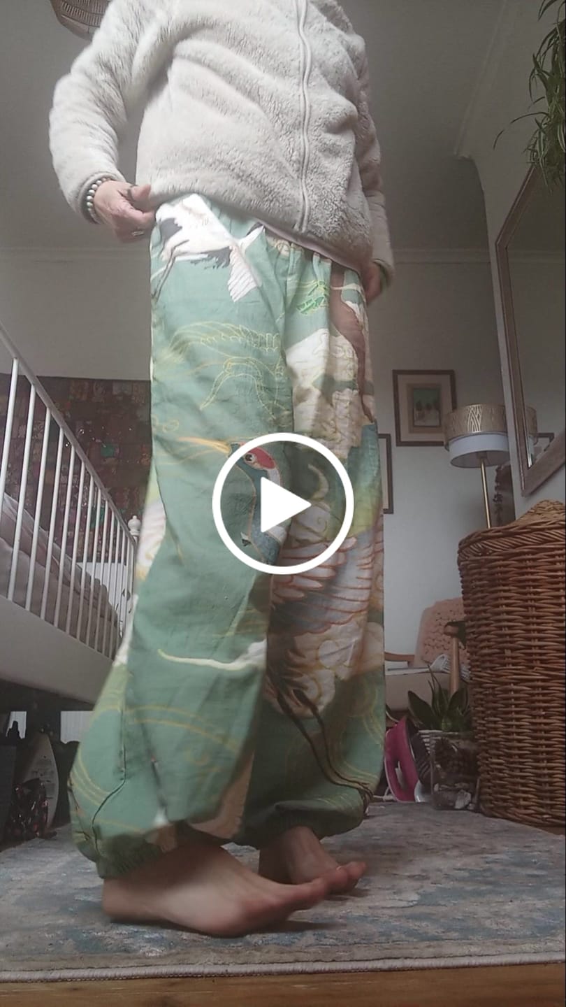 Customer video review of Buddha Stones Cotton Flying Cranes Auspicious Clouds Tree women's Elastic Waist Harem Pants