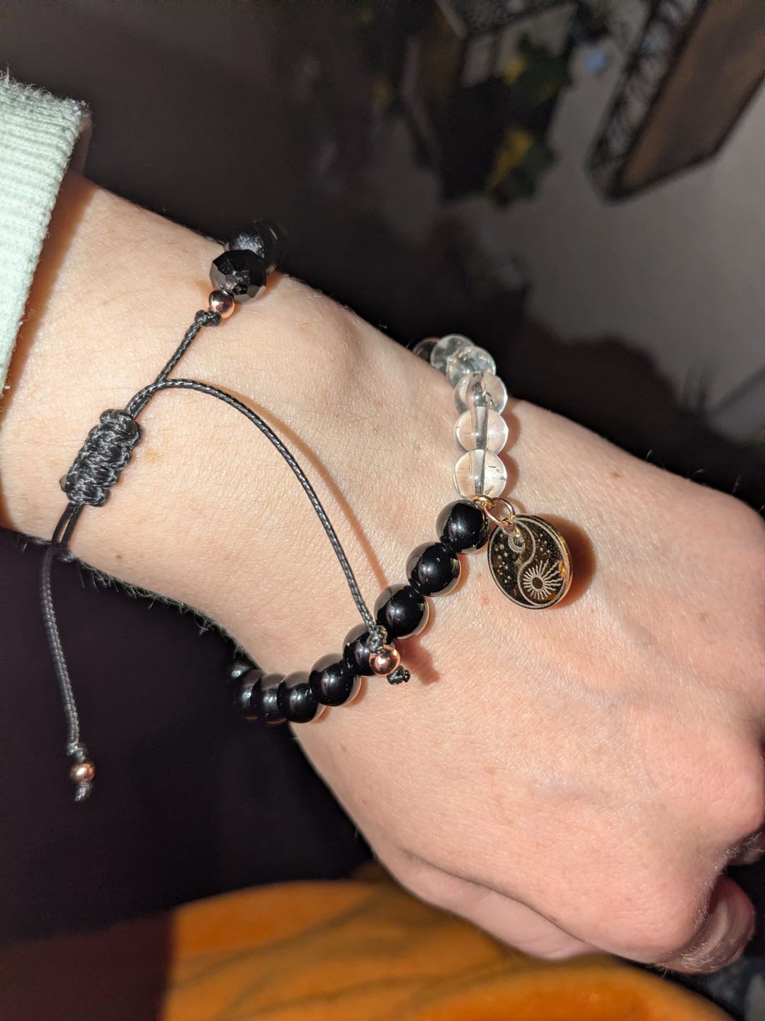 Customer photo review of Yin & Yang Kristallarmband – innere Balance mit Obsidian und Bergkristall