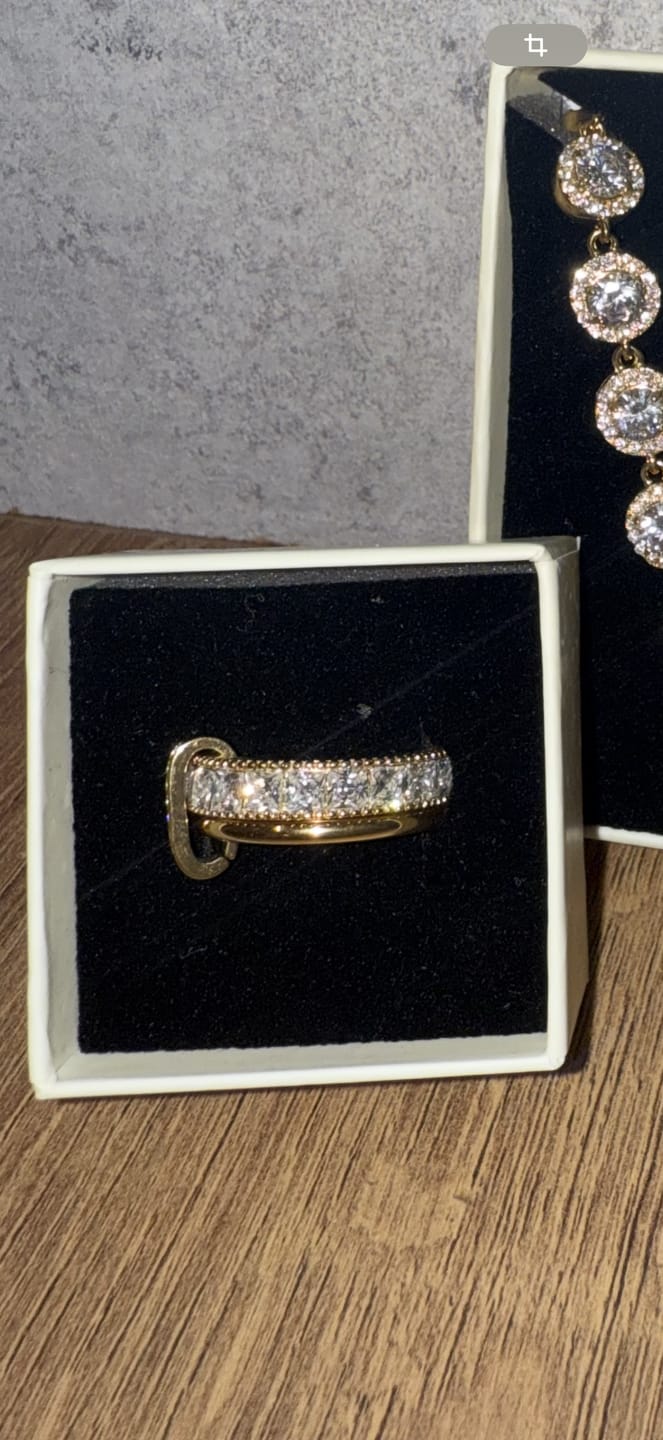 Customer photo review of Square Pave Infinity Flow Ring 14K Vergoldet