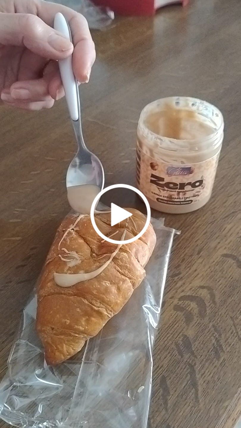 Customer video review of Crema proteica gusto nocciola bianca