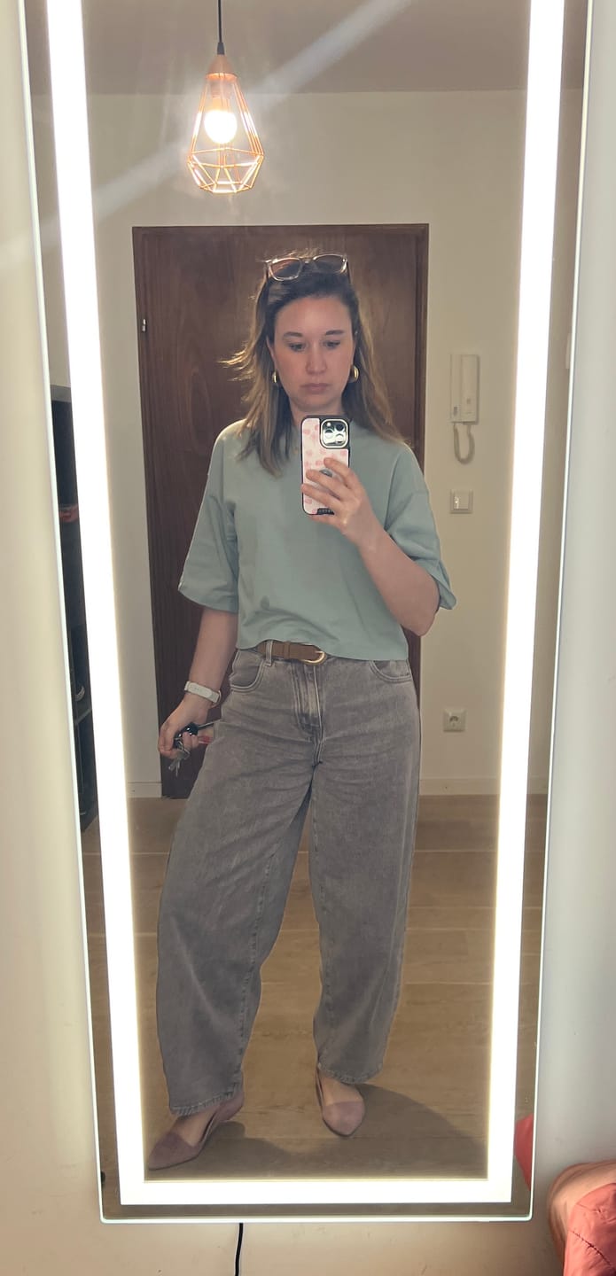 Customer photo review of Stretch Balloon Jeans Taupe